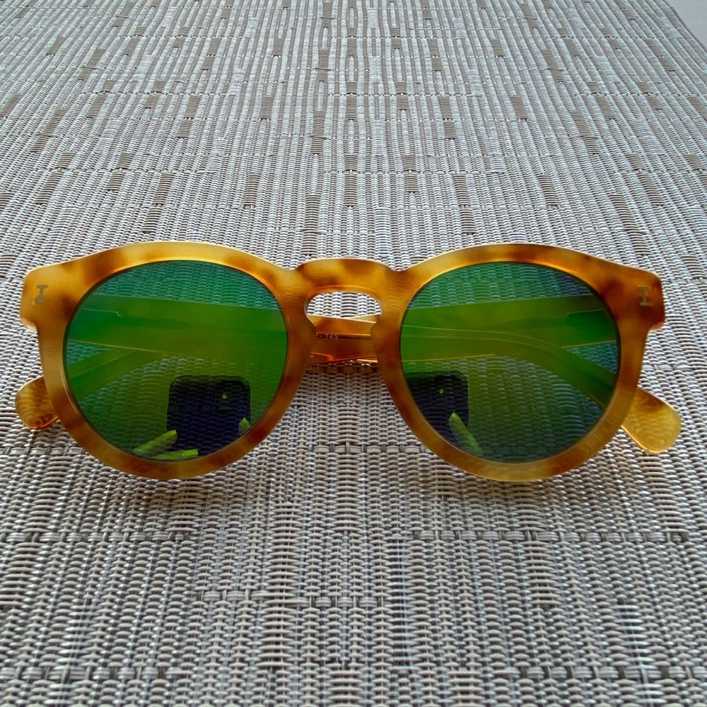 Illesteva Leonard Subglasses